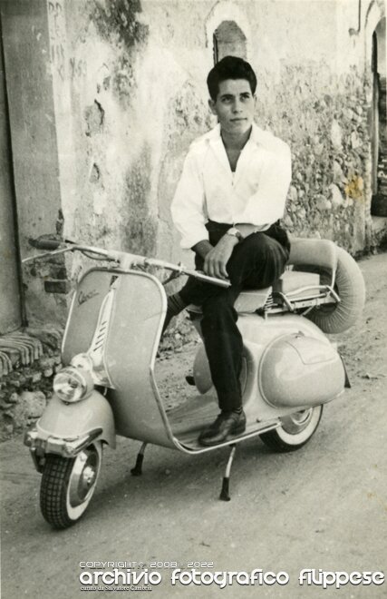 1958-Belvedere-in-vespa